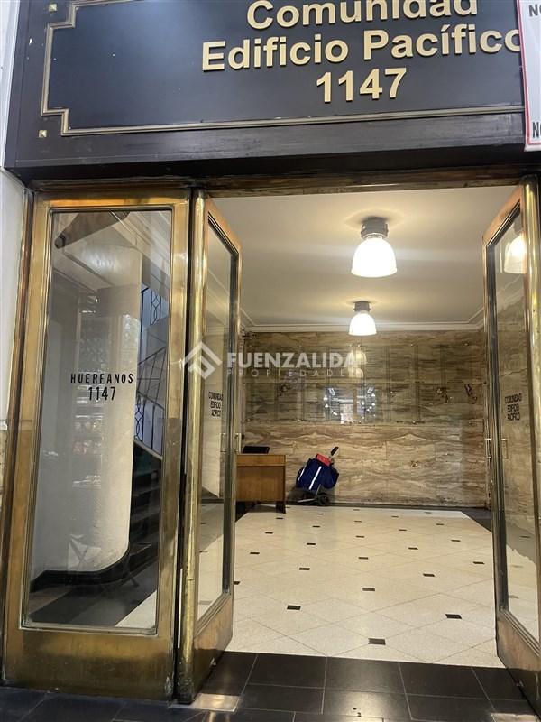 Huérfanos 1147
